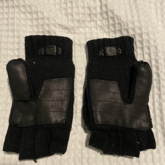 Ugg knit flip mittens - Picture 6 of 10